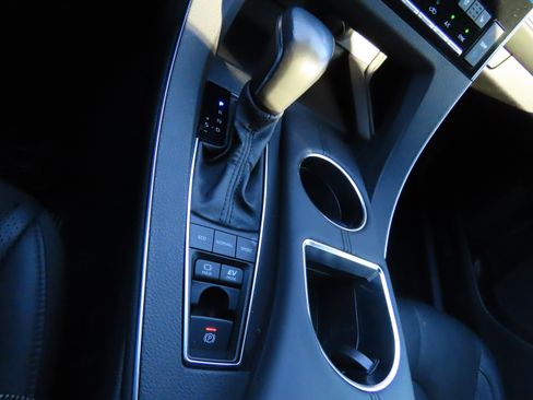 Used 2022 Toyota Avalon Limited image 29