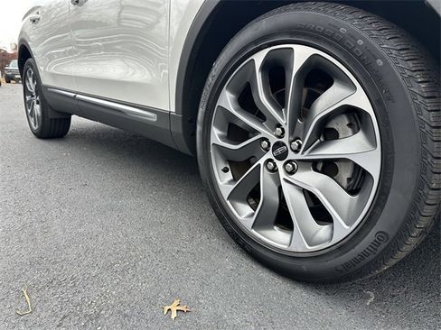 Certified 2022 Lincoln Nautilus Reserve image 11