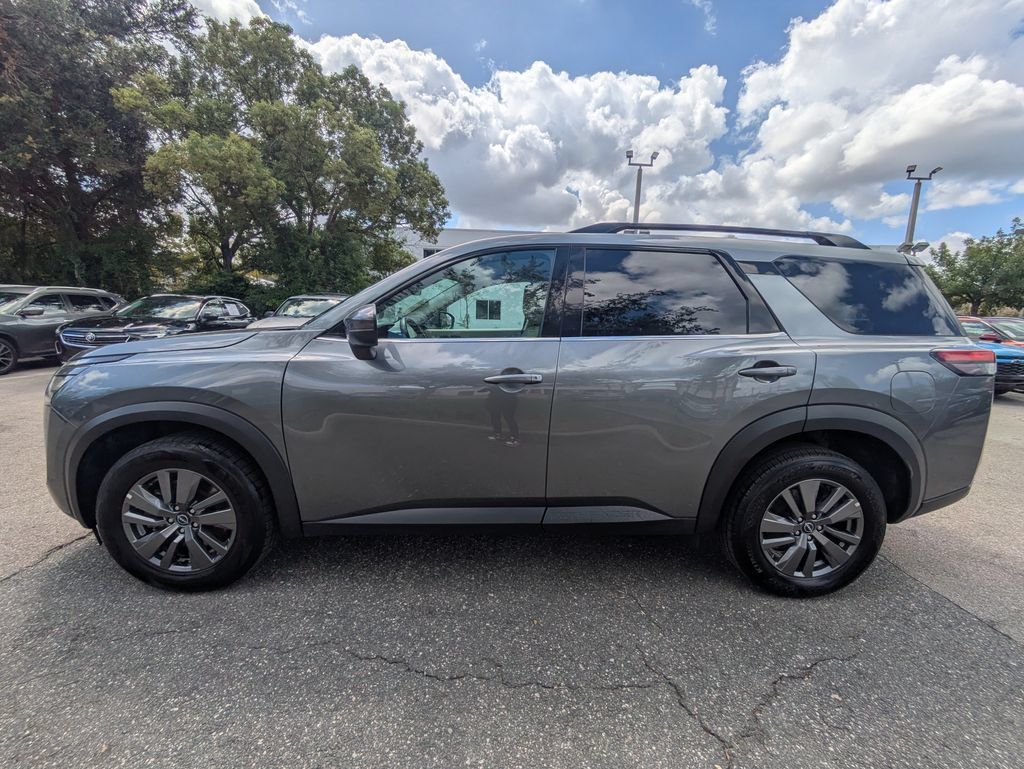 Used 2025 Nissan Pathfinder SV AWD/4WD image 7