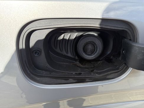 Used 2024 Volvo XC90 B5 Core w/ Protection Package Premier image 11