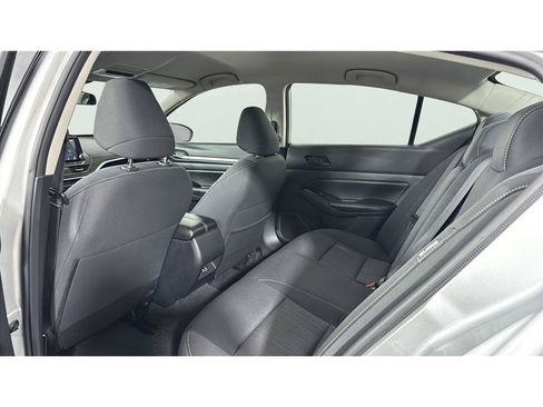 Used 2023 Nissan Altima 2.5 SV FWD image 10