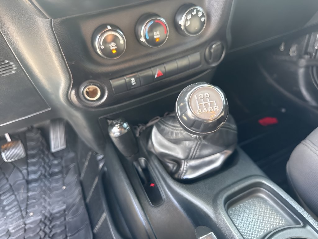 Used 2018 Jeep Wrangler Sport AWD/4WD image 14