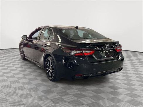 Used 2023 Toyota Camry SE w/ Cold Weather Package FWD image 5