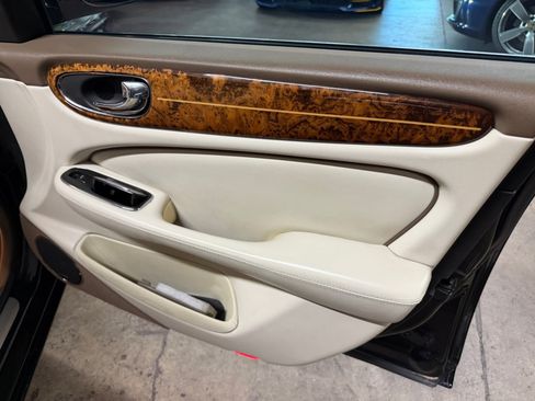 Used 2005 Jaguar XJ8 RWD image 22
