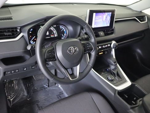 Used 2025 Toyota RAV4 XLE w/ Convenience Package AWD/4WD image 11