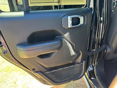 Used 2020 Jeep Gladiator Rubicon w/ Trailer Tow Package AWD/4WD image 17