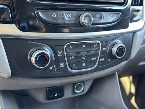 Used 2019 Chevrolet Traverse LT image 22