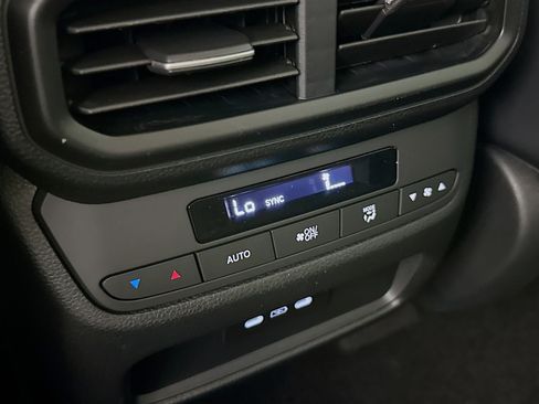 New 2025 Honda Pilot Touring image 31