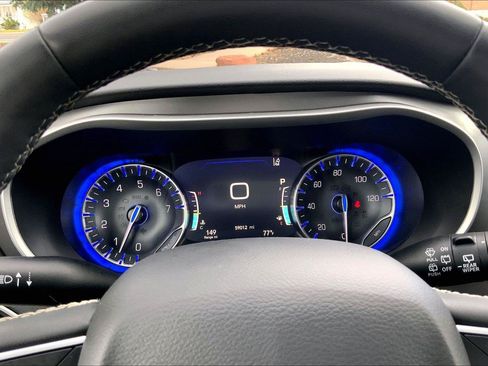 Certified 2024 Chrysler Pacifica Touring-L FWD image 20