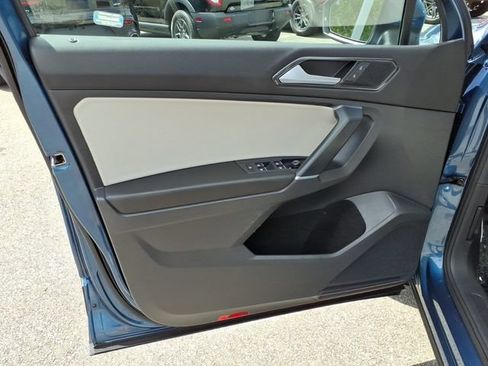 Used 2018 Volkswagen Tiguan SE AWD/4WD image 16