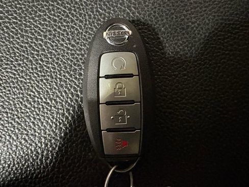 Used 2021 Nissan Titan PRO-4X w/ Pro-4x Convenience Package image 33