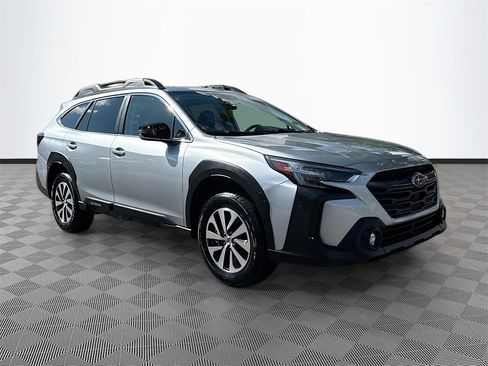 Used 2024 Subaru Outback Premium image 4