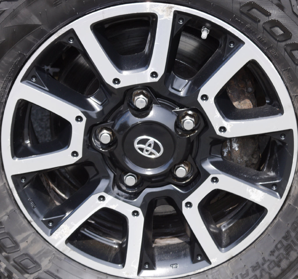 Used 2015 Toyota Tundra SR5 w/ TRD Off Road Package AWD/4WD image 39