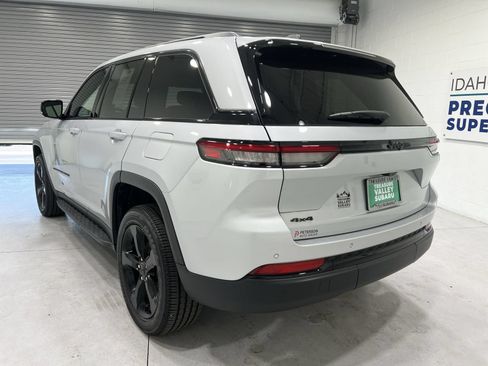 Used 2024 Jeep Grand Cherokee Altitude AWD/4WD image 6