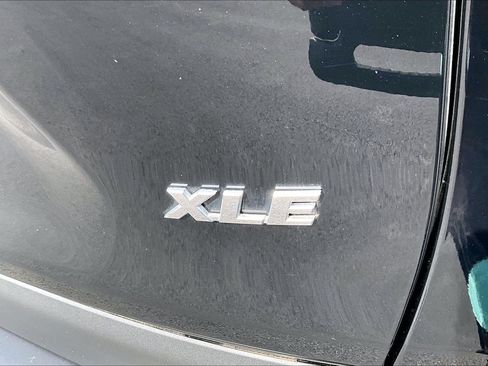 Used 2022 Toyota RAV4 XLE Premium FWD image 8