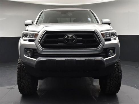 Used 2022 Toyota Tacoma SR5 w/ Technology Package image 3