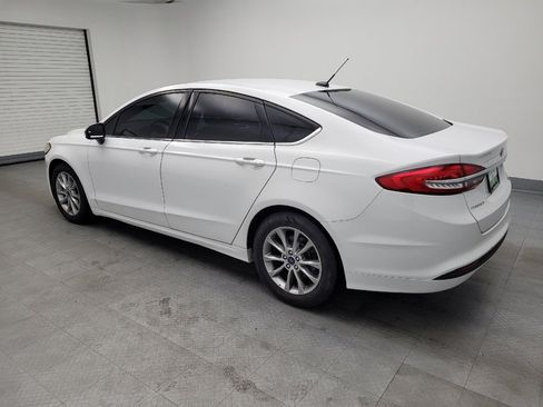 Used 2017 Ford Fusion SE image 3