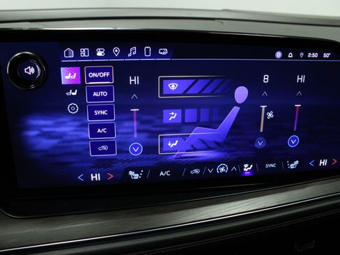 Used 2025 Chevrolet Suburban Z71 image 29