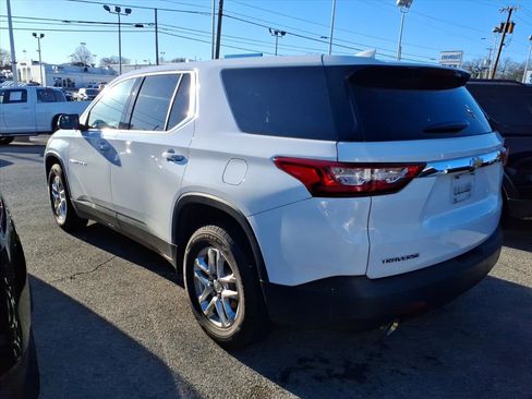 Used 2021 Chevrolet Traverse LS image 3