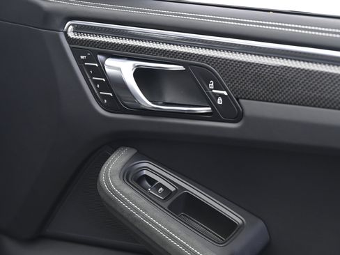 Used 2026 Porsche Macan GTS image 21