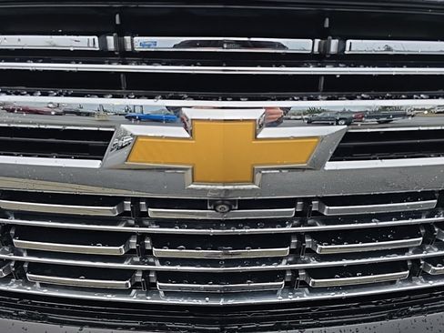 Used 2022 Chevrolet Suburban Premier image 37