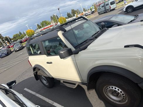 Used 2025 Ford Bronco 2-Door AWD/4WD image 2