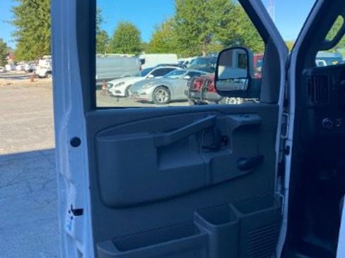 Used 2019 Chevrolet Express 2500 image 17