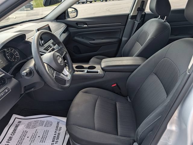 Used 2025 Nissan Altima 2.5 SV FWD image 9