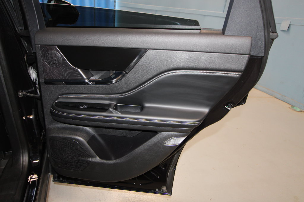 Used 2024 Lincoln Corsair AWD w/ Equipment Group 101A image 24