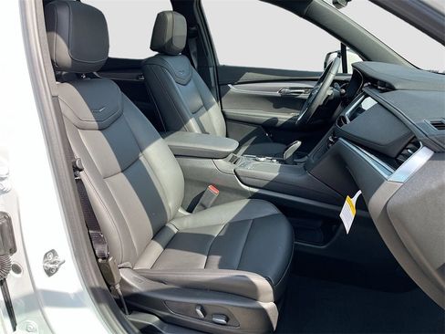 New 2025 Cadillac XT6 Luxury w/ LPO, Floor Liner Package image 20