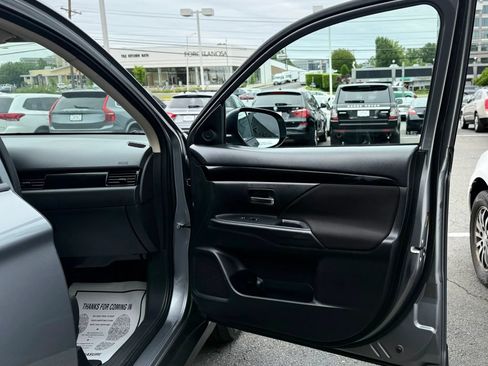 Used 2020 Mitsubishi Outlander ES AWD/4WD image 33