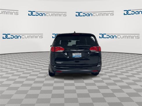 New 2025 Chrysler Voyager LX image 7