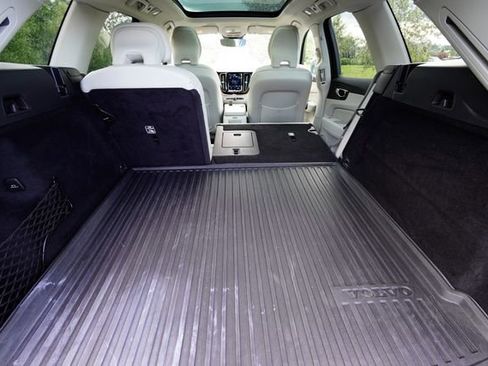 Used 2022 Volvo XC60 B5 Momentum w/ Advanced Package image 31