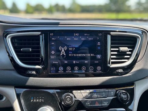 Used 2020 Chrysler Pacifica Touring-L Plus w/ Tire & Wheel Group image 12