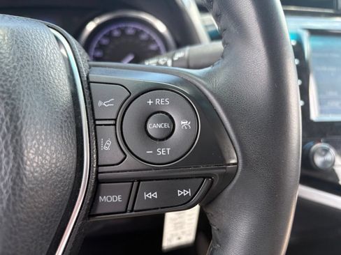 Used 2018 Toyota Camry SE FWD image 9