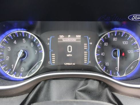 Used 2017 Chrysler Pacifica Touring-L image 11