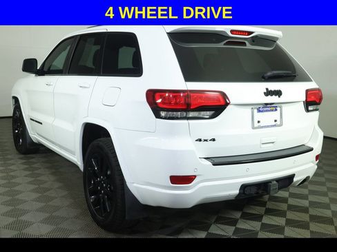 Used 2017 Jeep Grand Cherokee Altitude AWD/4WD image 5