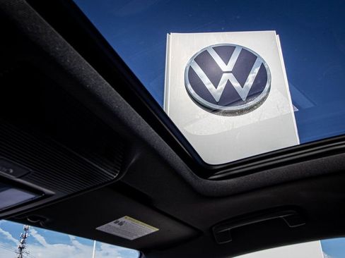 New 2026 Volkswagen Tiguan SE R-Line image 2