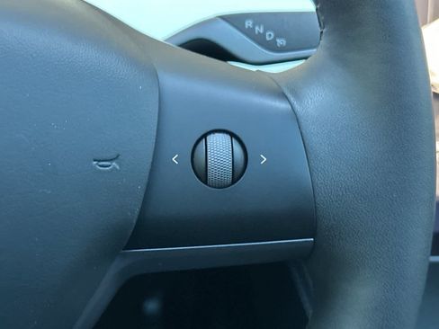 Used 2024 Tesla Model Y Long Range AWD/4WD image 27
