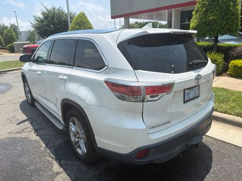Used 2016 Toyota Highlander Limited w/ Driver Technology Package FWD image 11
