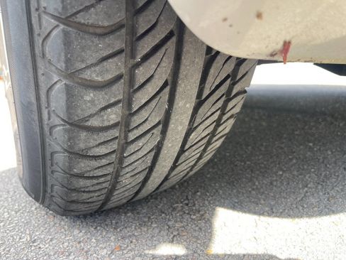 Used 2006 Cadillac SRX w/ Seating Package image 11