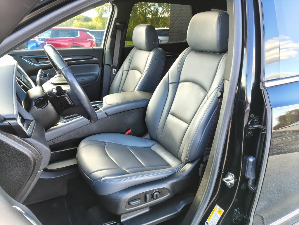 Used 2023 Buick Enclave Essence w/ Experience Buick Package AWD/4WD image 2