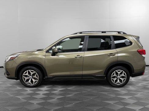 Used 2022 Subaru Forester Premium image 2
