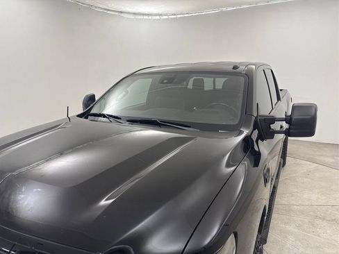 Used 2019 Nissan Titan SL w/ Midnight Edition AWD/4WD image 12