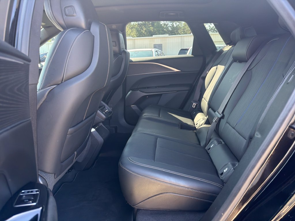 Certified 2025 Cadillac Lyriq Luxury AWD/4WD image 27