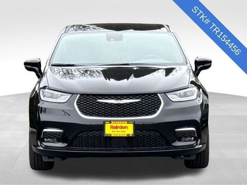 New 2026 Chrysler Pacifica Select image 3