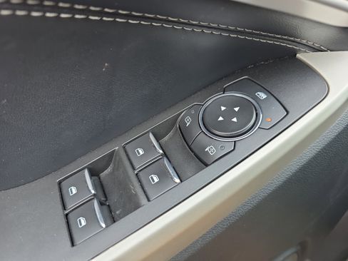 Used 2021 Ford Explorer XLT image 25