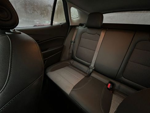 Used 2025 Chevrolet Trax LT image 33