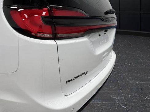 New 2026 Chrysler Pacifica Select w/ S Appearance Package image 34