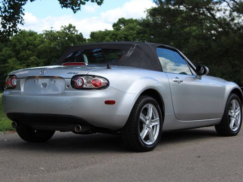 Used 2006 MAZDA MX-5 Miata Touring RWD image 7